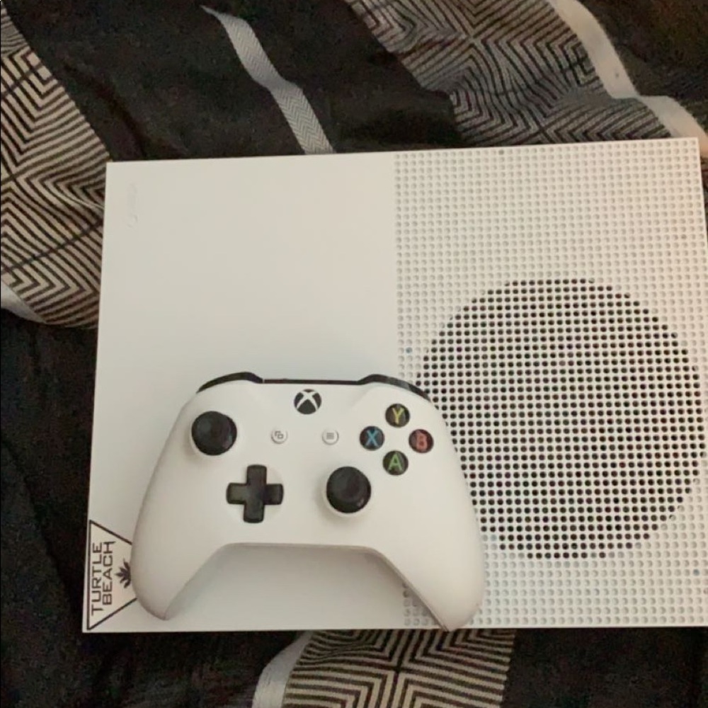 One terabyte x box one s, turtle beach headset